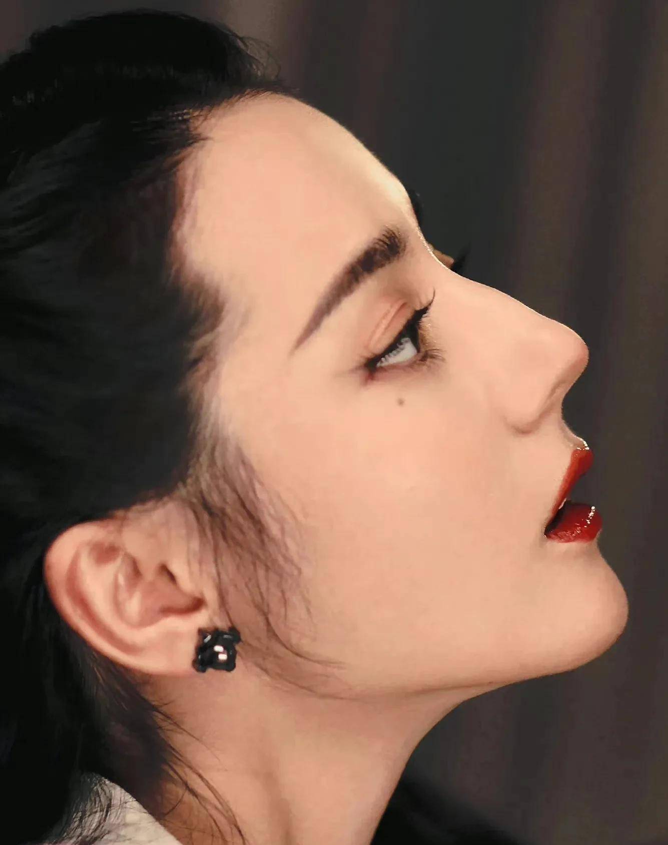 对于国内娱乐明星的顶尖侧面形象来说,这是一个巨大的奖励,鲁汉和杨洋