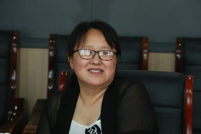生林育桃李,日月惜别情——日月路小学举行退休教师欢送会