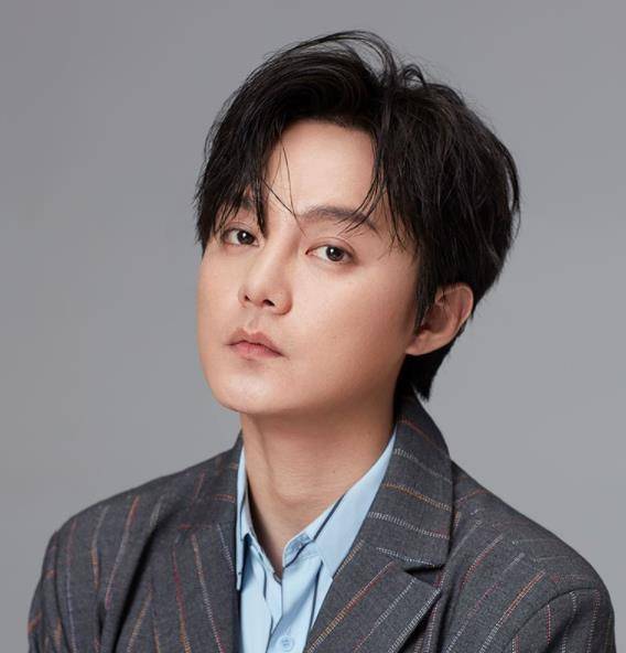 原创尹正被嘲长得丑发长文求放过网友男孩子不能太油腻