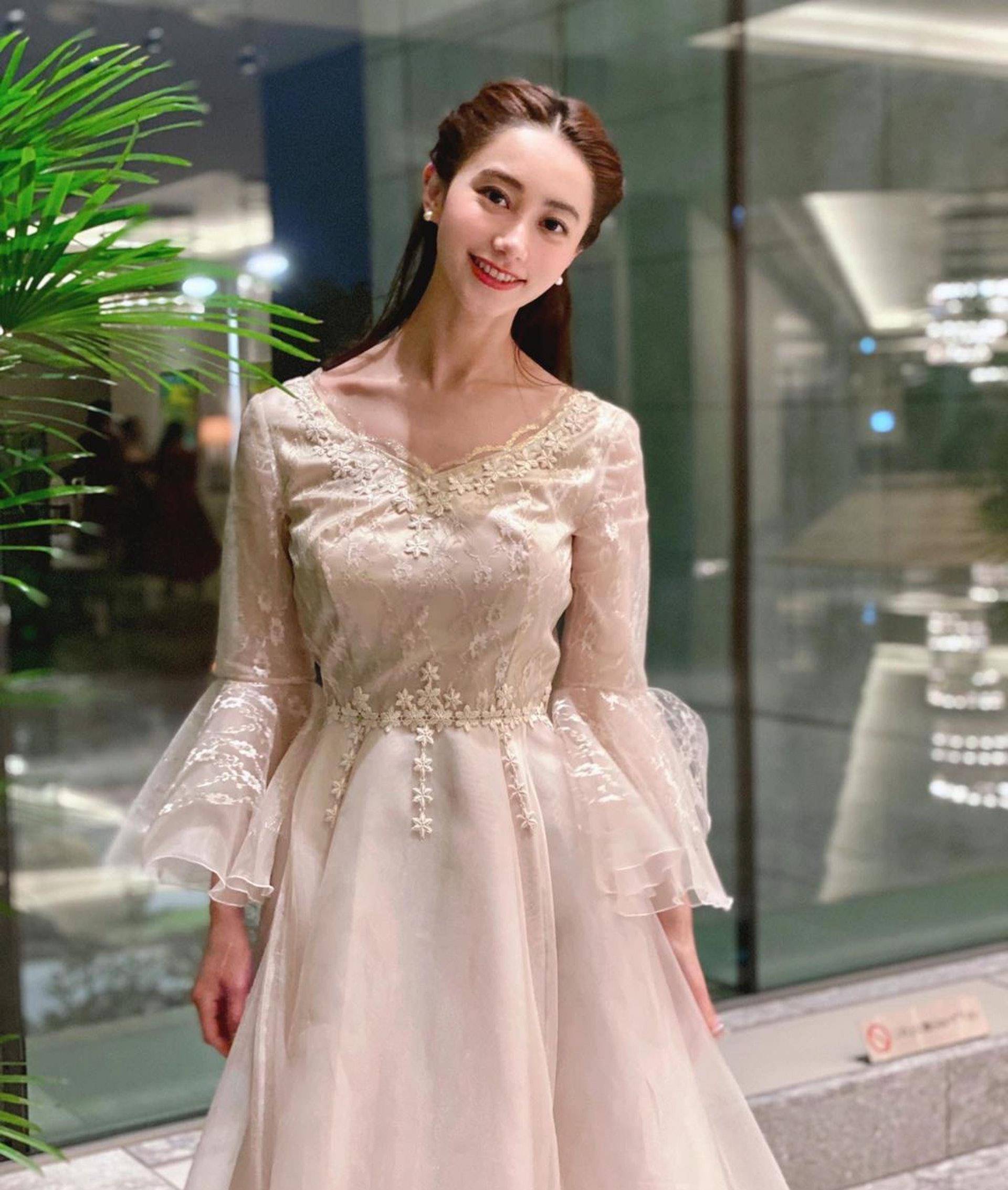 拥抱日本美女太甜蜜了,我因为有奇怪的要求而被_袁家民_莫莫纳_社交