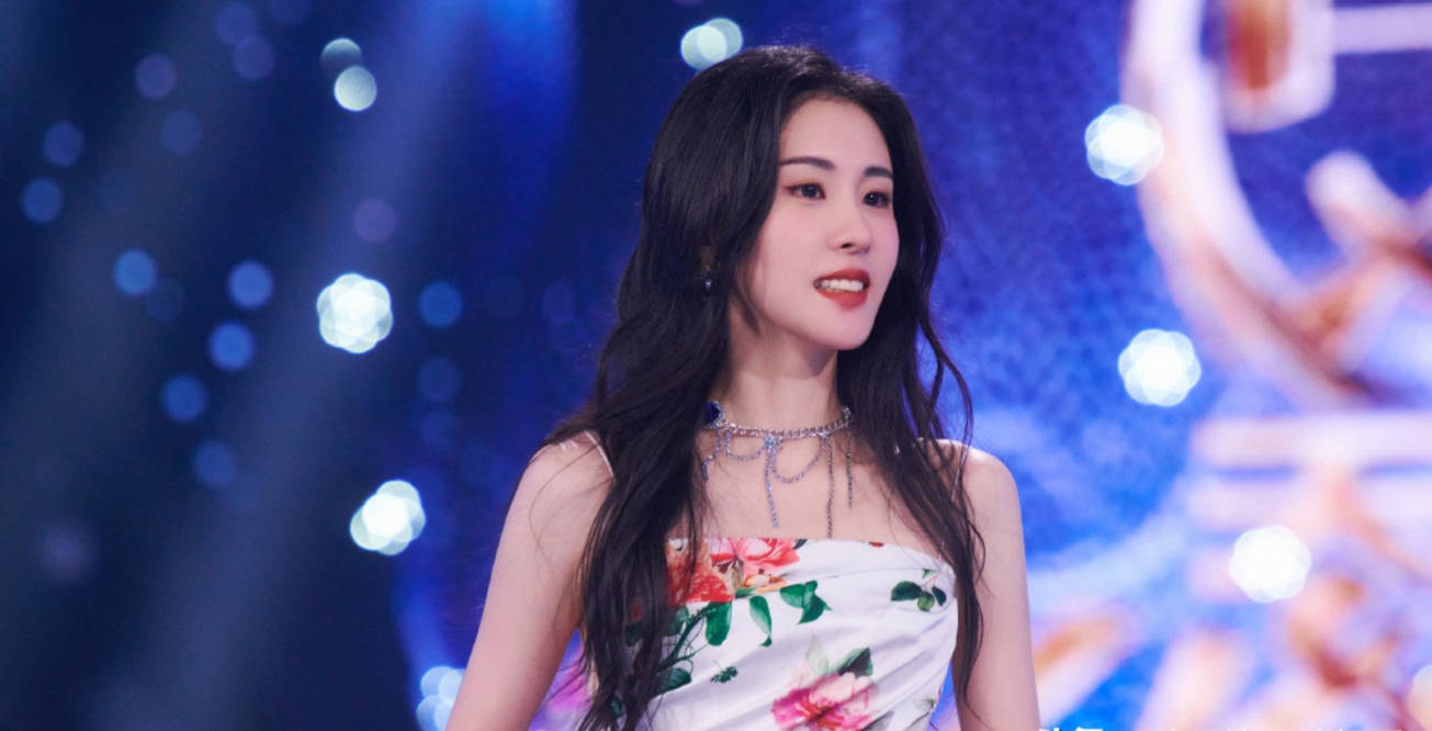 为华晨宇生完孩子后左耳失聪张碧晨发文否认与怀孕并无关系