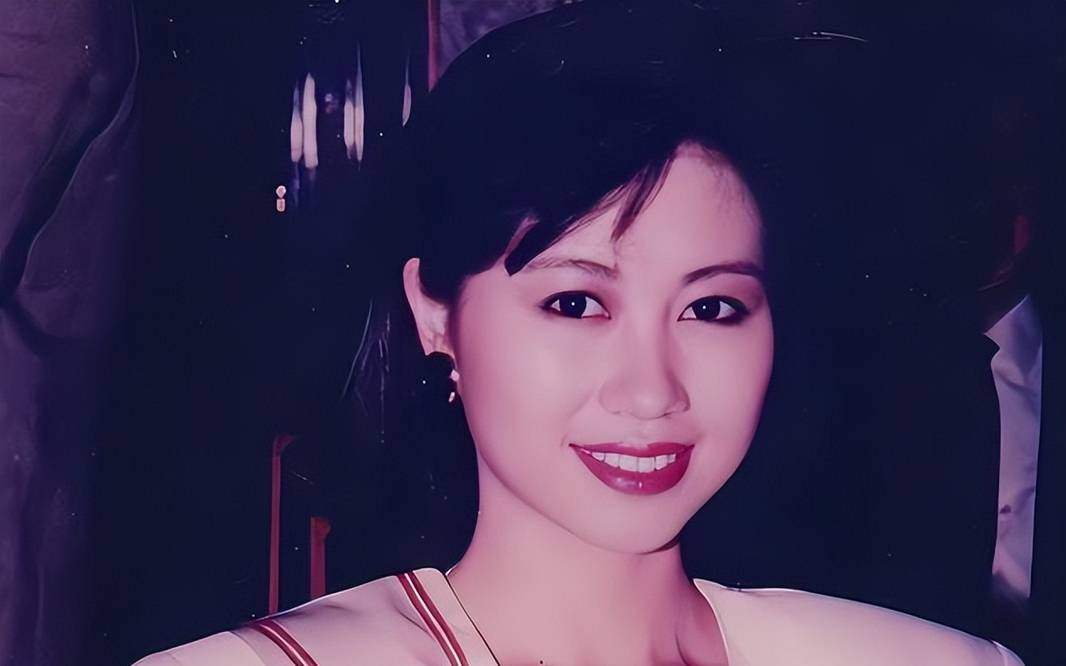 "六福珠宝创始人"杨宝玲:集美貌与才华于一身的港姐冠军_中国香港