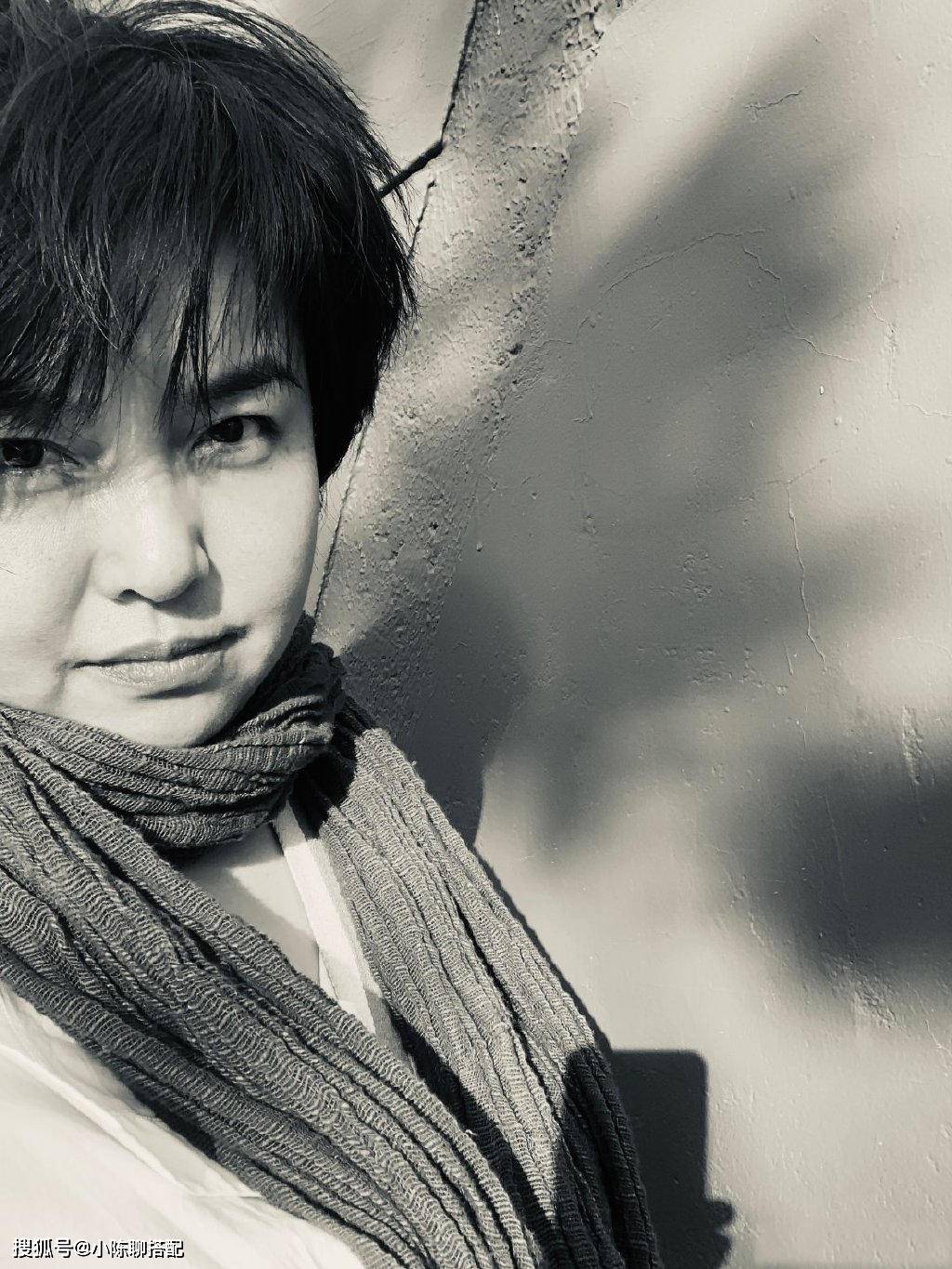 其实王澜的选择从她后来的穿衣上也能初见端倪.