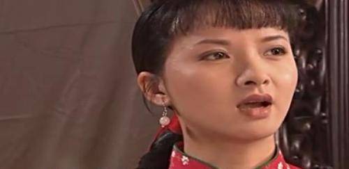 原创大宅门香秀和槐花聊天时一直挑事想把槐花当枪使太狡猾了