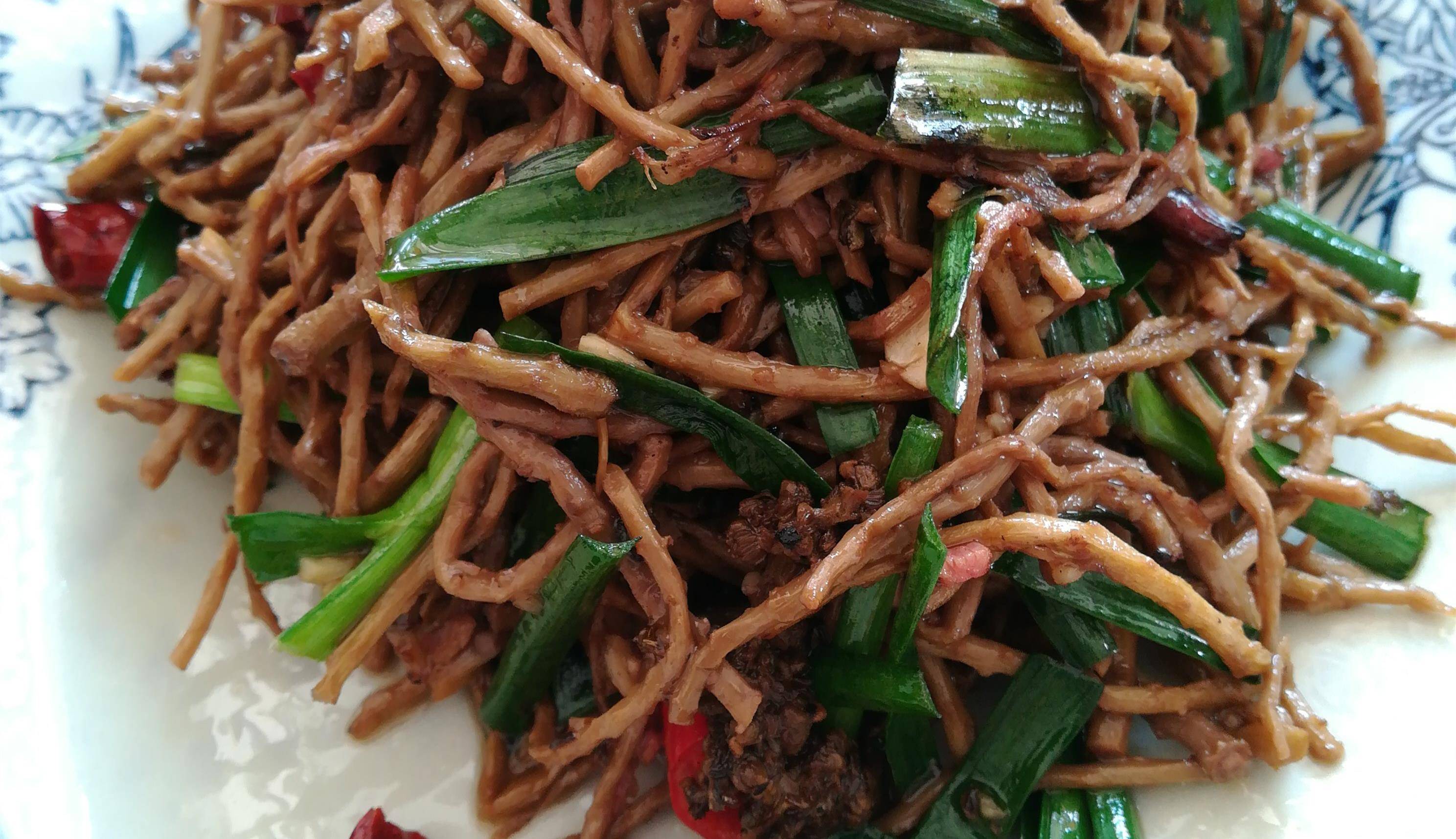 春在舌尖第三辑:云南人自己也要找着吃的花_苦刺花_洋芋_干辣椒