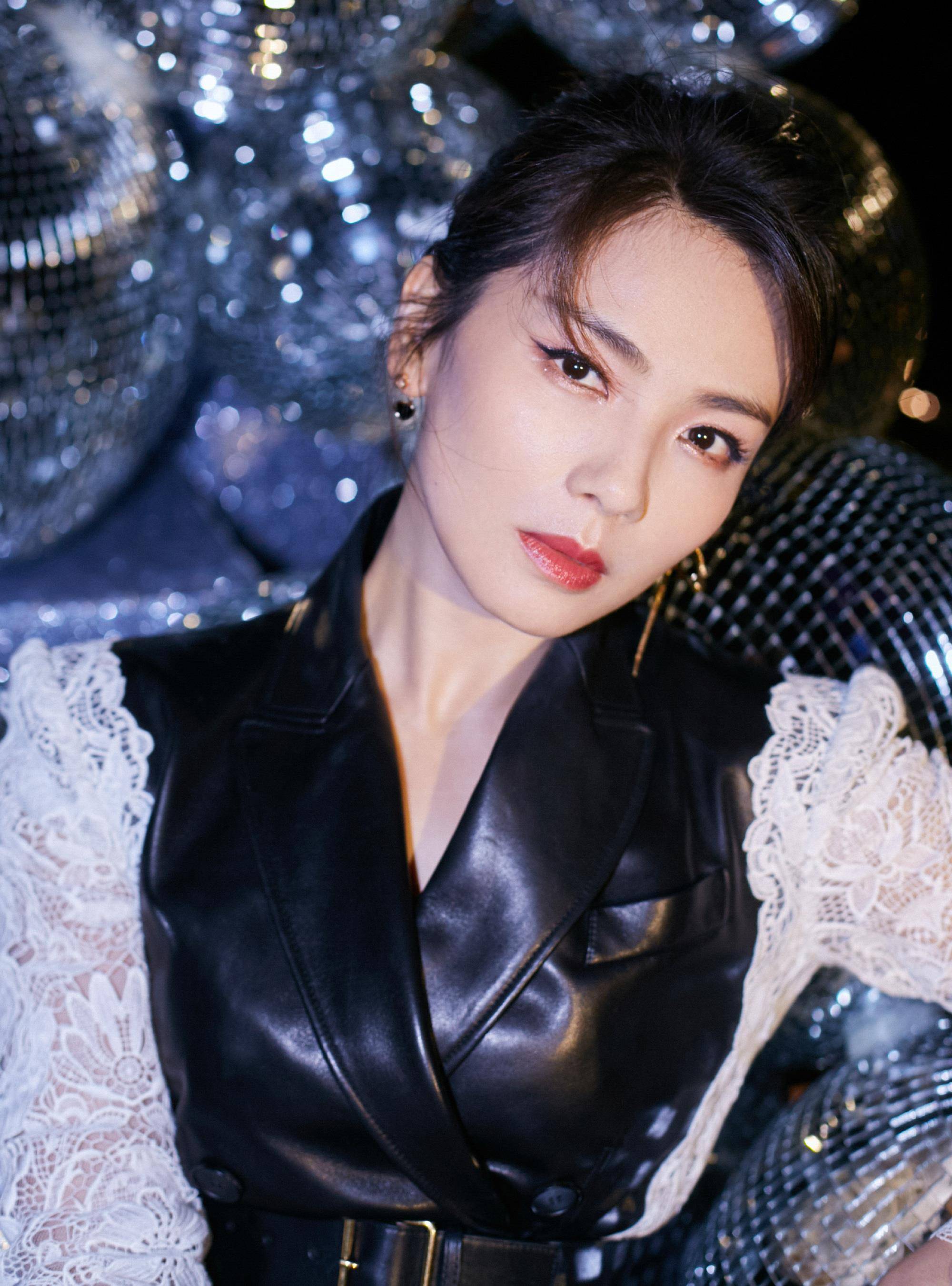 再次吹爆刘涛的好气质复古红长裙真耀眼120的体重是真实的吗