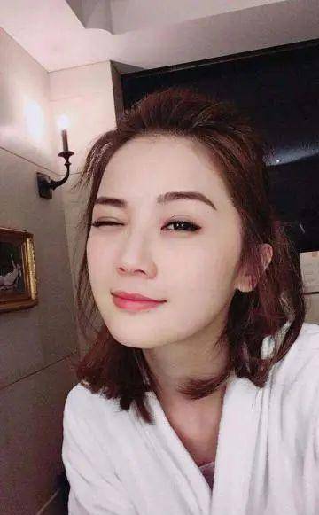 5λ����Ů���ǣ���������ѡһ�������ѡ��Ȣ˭�أ�