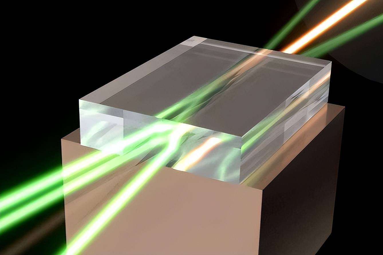 激光晶体而我国在军用超材料的技术上取得了很大的突破,要知道超材料