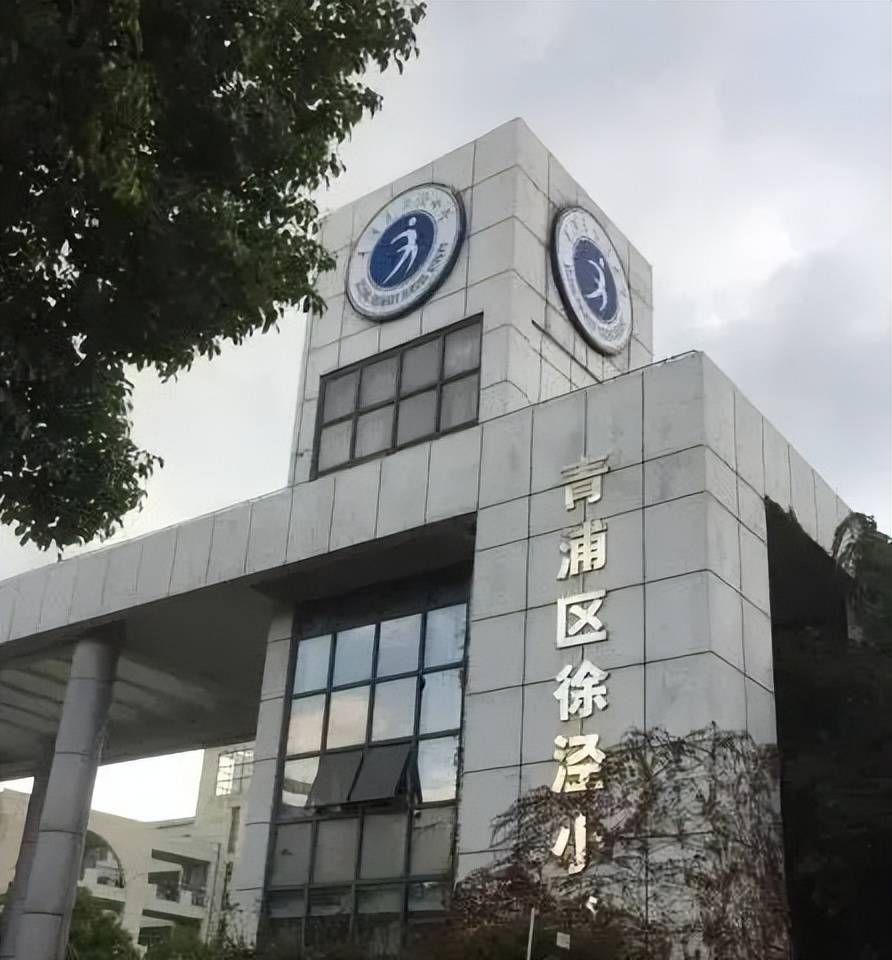 一段时期以来,凤溪小学对口学区的不少市民百姓,都不惜舍近求远,渴望