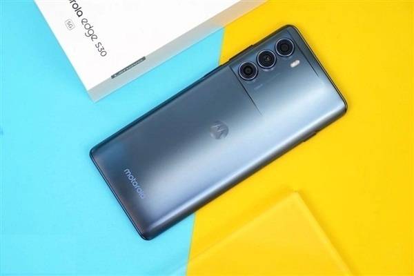 原创摩托罗拉edges30冠军版入手仅需1899元那是非常值得的