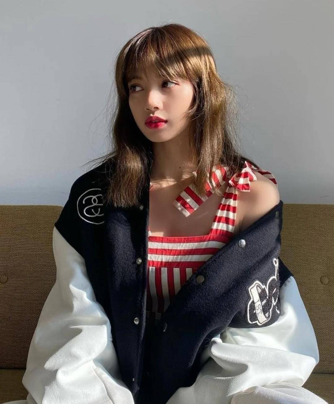 原创lisa长发好可爱穿碎花裙文静甜美短发气质太硬却最爱