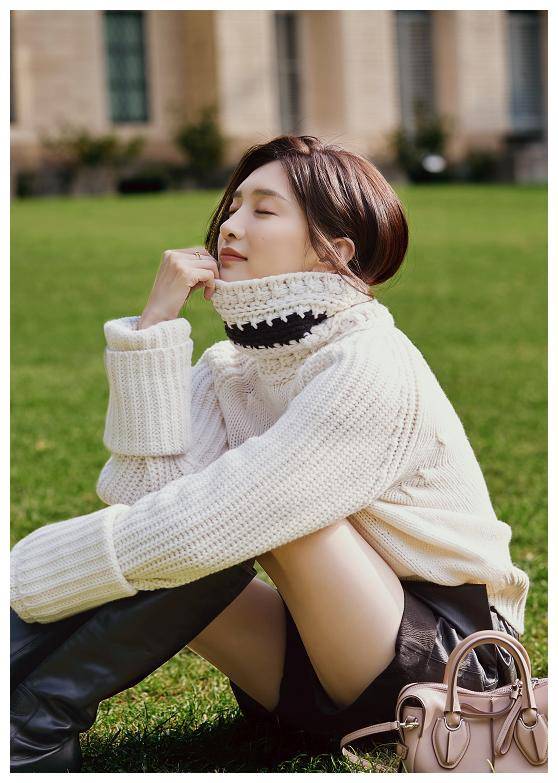 原创江疏影彻底放开圆女团梦罕见露脐装化身迪斯科女郎蚂蚁腰抢镜