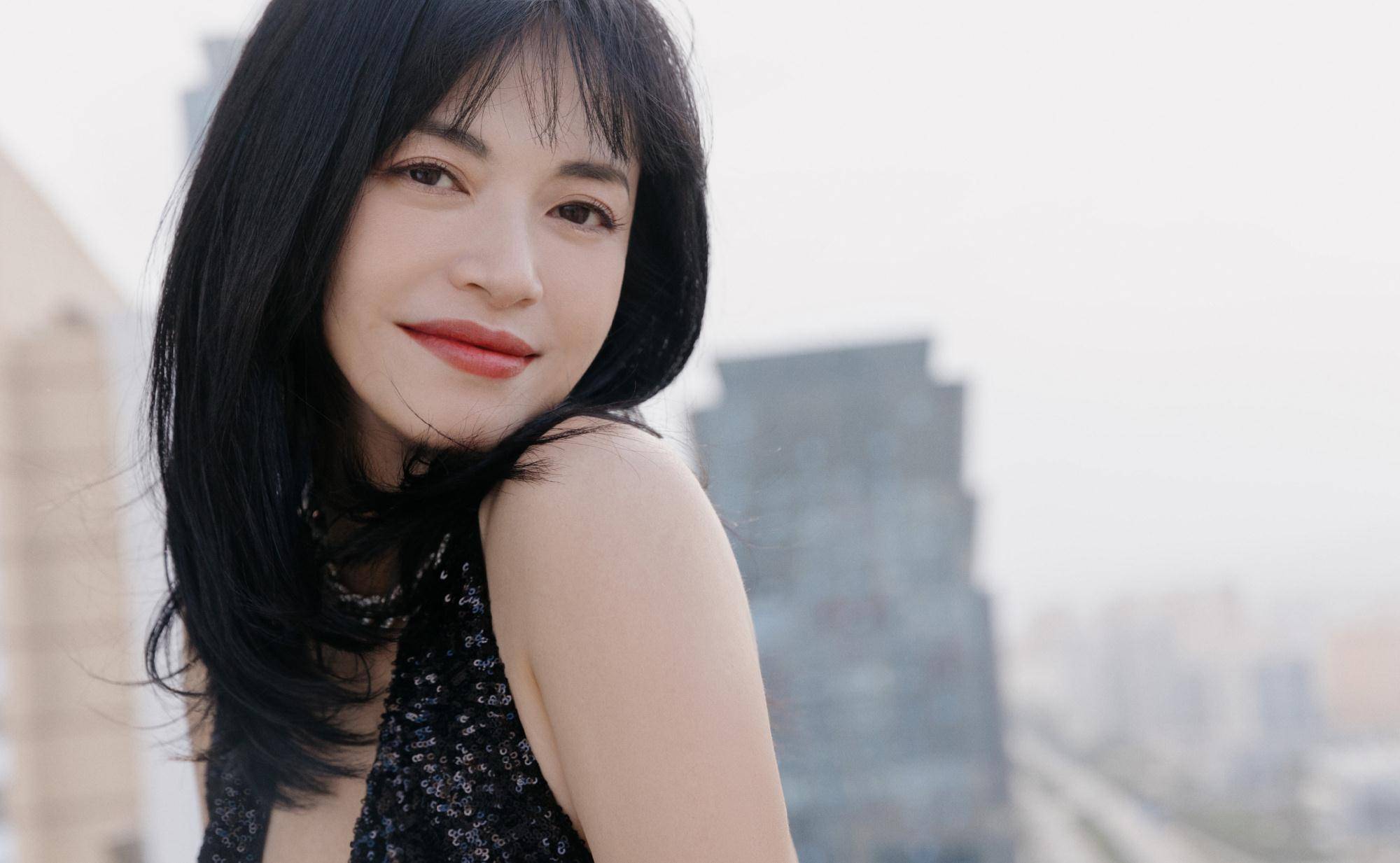 姚晨最新活动造型,罕见齐刘海造型,美到认不出_时尚_风格_大气