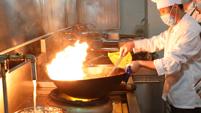 现炒菜逐渐消失预制菜正在取代厨师10年后千万厨师或将失业