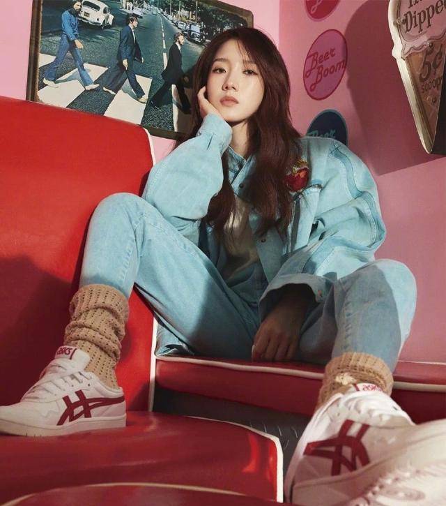 原创孟美岐大胆挑战新风格机械手套配粉色豹纹上衣又甜又酷a到爆