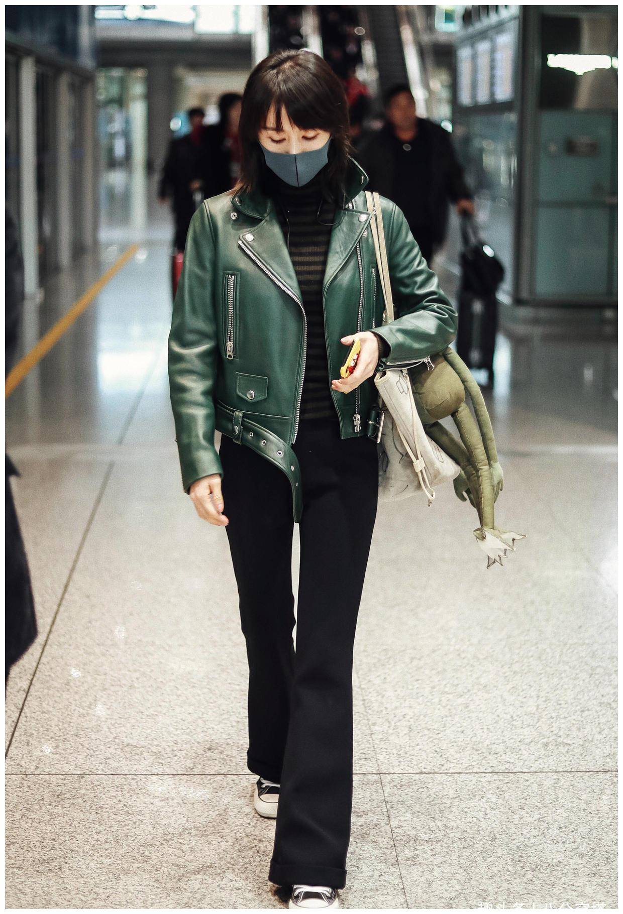 原创王子文真是小个子穿搭的典范皮衣配长裤俏皮活泼显高又显瘦