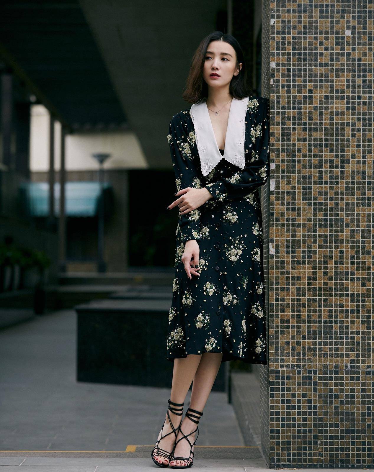 原创平衡了娇美与帅气宋佳用超强的搭配功力成为撩人的娘man结合体