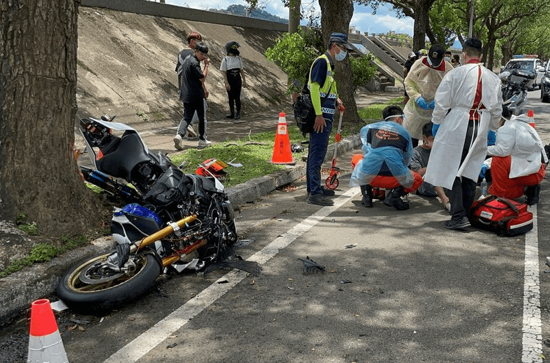 摩托车时速299摔车分尸图片