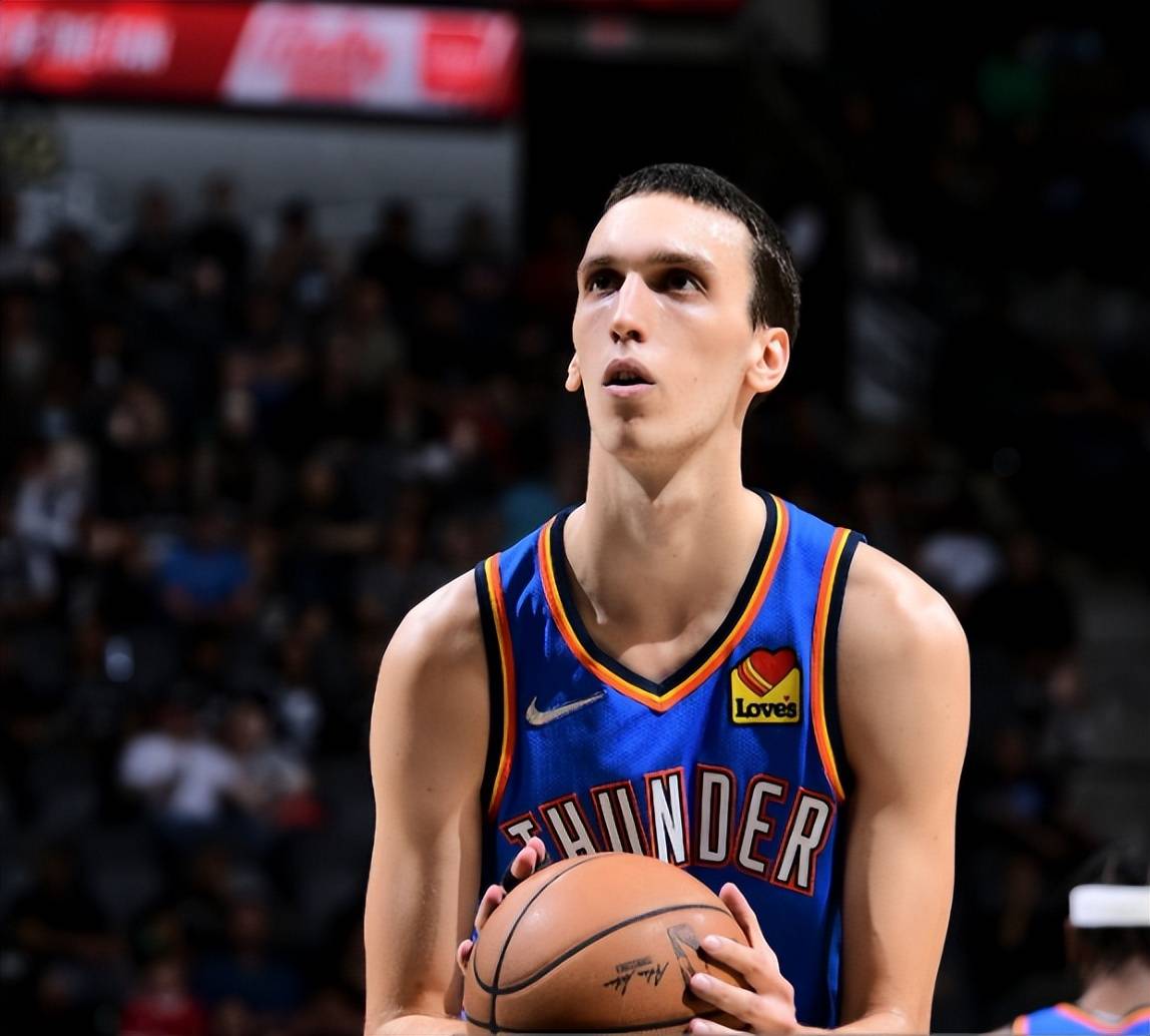 阿列克谢·波库舍夫斯基首年打nba也有稳定的成长,主要以替补出赛