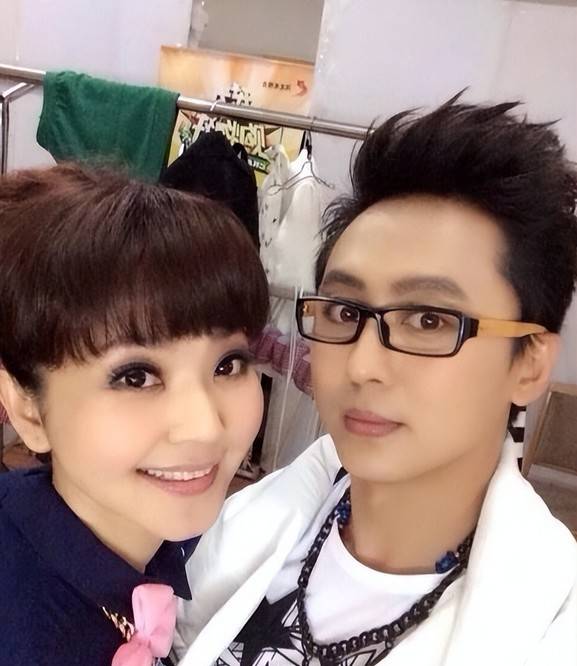 主持人方琼:15岁父亲离世,成为她一生的遗憾,嫁给大丈夫获幸福_河北