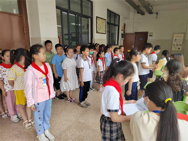 趣味闯关尽展风采盱眙县实验小学总部举行一二年级无纸化测评活动