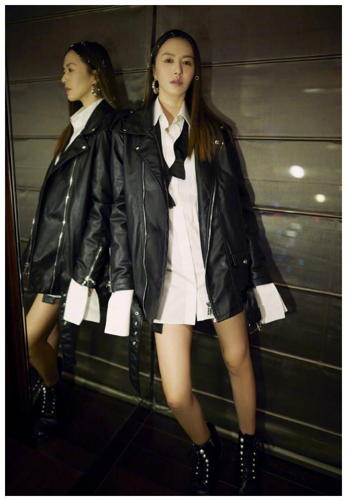 原创谭维维的星月编发迷倒众人衬衫皮衣还有大长腿更是撩人心弦