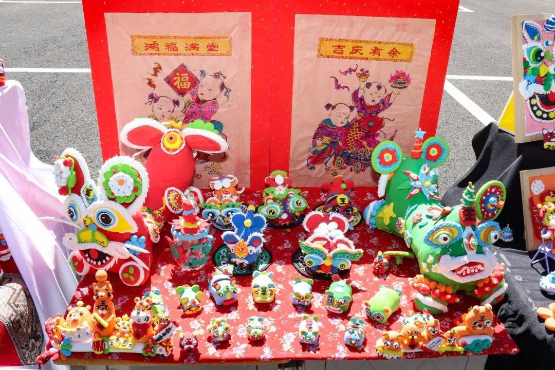 "加持",都变成了一件件艺术品……这些只是小学部多彩课堂的部分展示