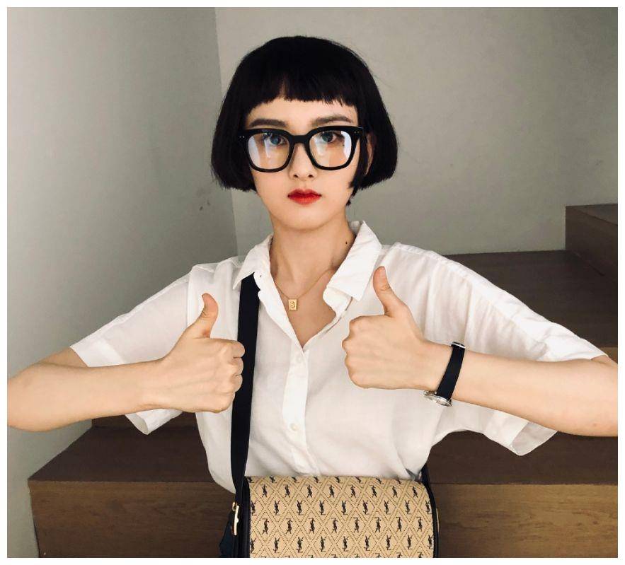 原创宋祖儿挑战眉上刘海发型这精致感完全是小赫本美得太惊艳