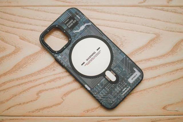 手感好设计潮支持MagSafe磁吸，猿气iPhone 12 手机壳体验