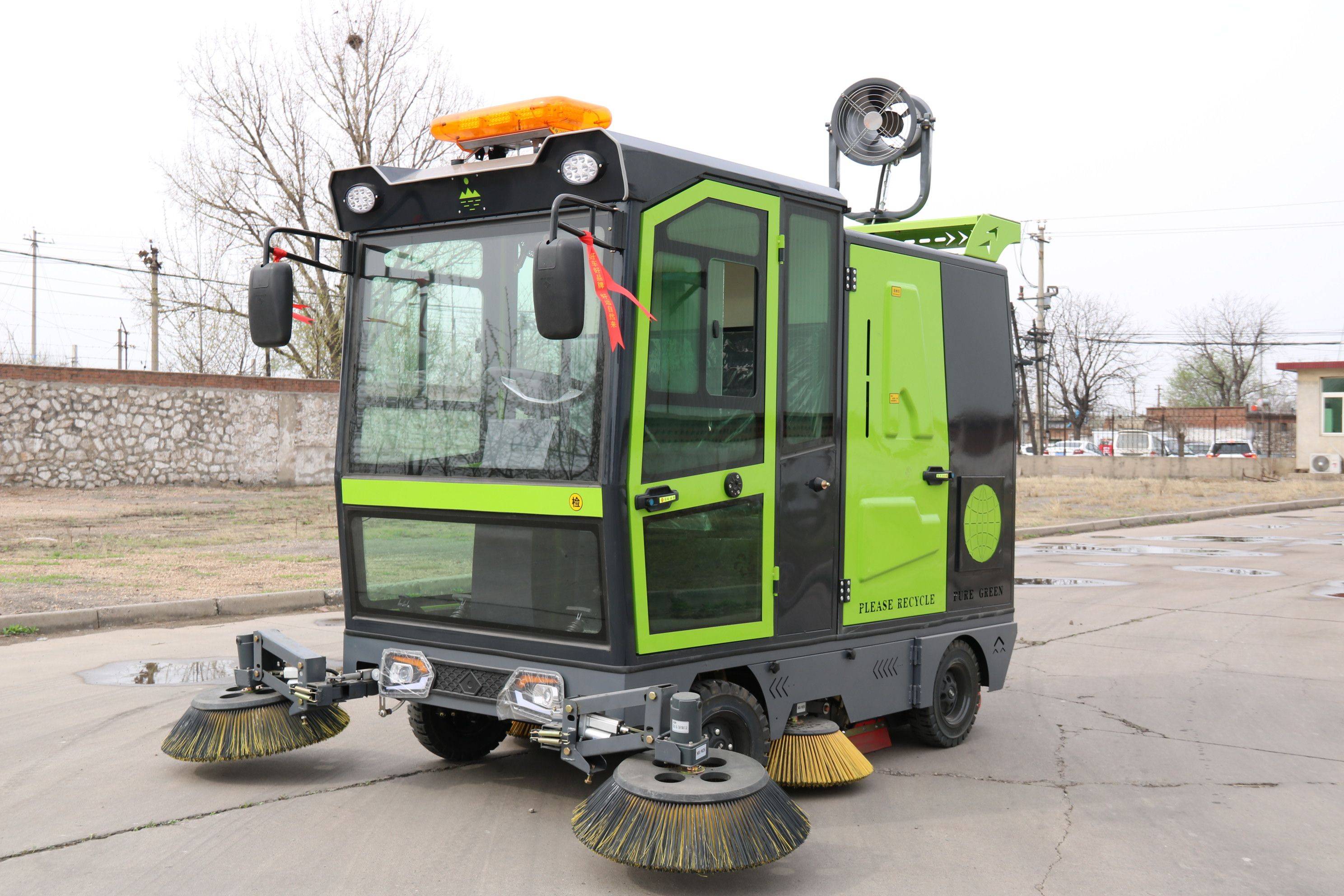 多功能的小型清扫车价格多少钱性能怎么样
