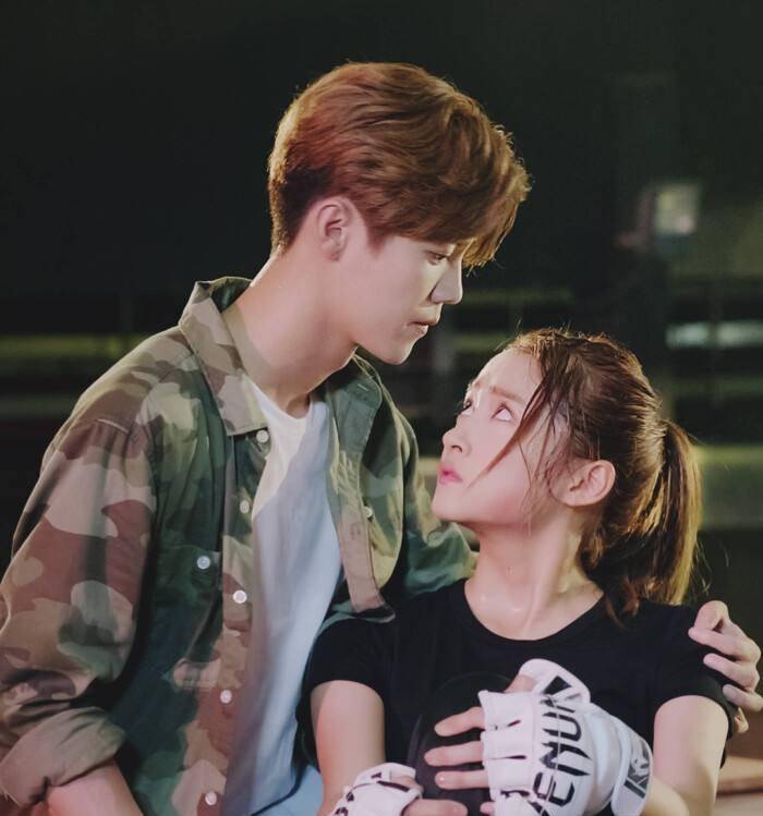 关晓彤有多豪横节目打肿马思纯嘴和鹿晗粉丝较劲不落下风