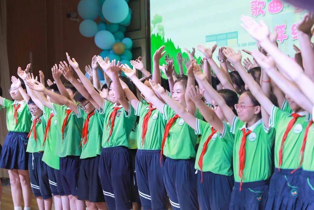 成都市双流区东升迎春小学举行隆重而温馨的2022届毕业典礼