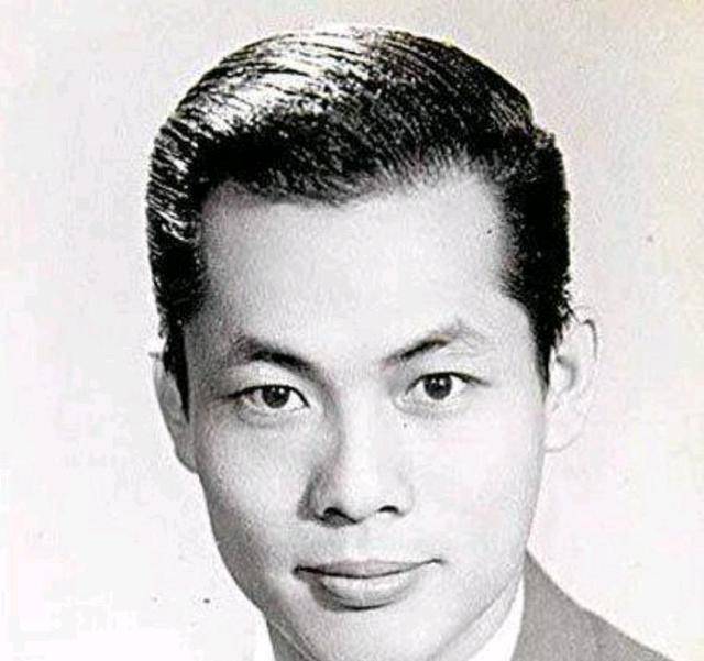 很少有人知道古天乐的爸爸是老牌的粤语片明星,原名古振华,艺名叫高峰