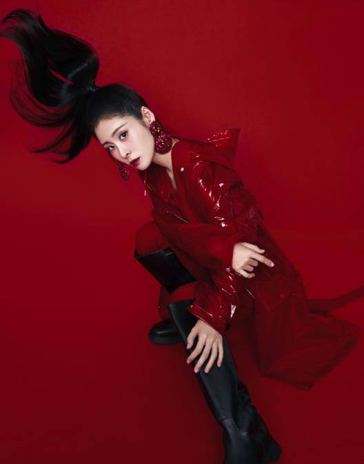 张碧晨"桃花晕染妆"太美!