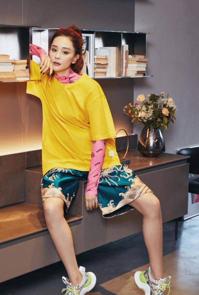 原创169高的海陆太有优势穿印花卫衣阔腿裤再戴贝雷帽好时髦