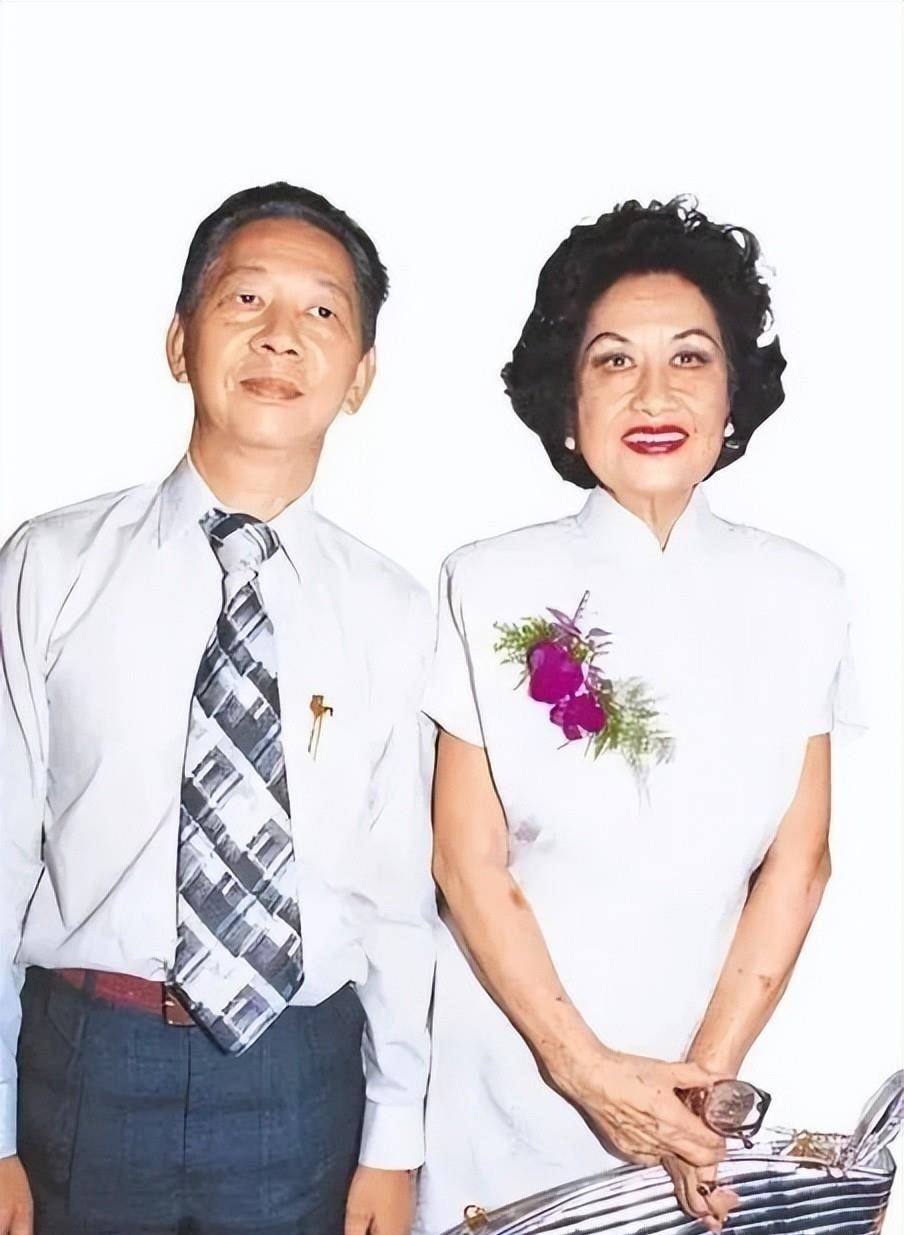 (白光与颜良龙)在颜良龙遇到白光的时候,白光空有明星的头衔,但几乎一