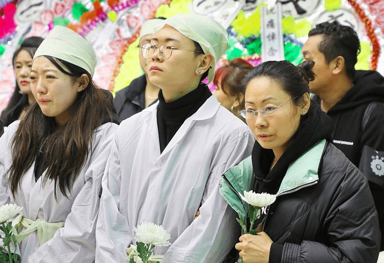 为了能让孙立香走出阴影,程思寒的前妻还会主动去开