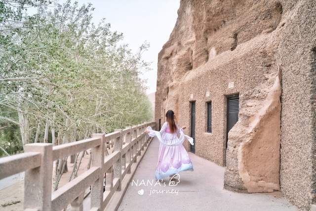原创             中国四大石窟之一，位于敦煌的这片悬崖石壁上，蕴藏着精美壁画
