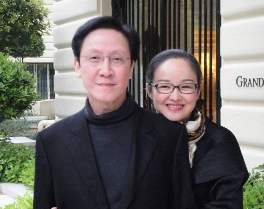 原创19岁发传单被向太发掘向华胜用9年捧红她今52岁像吃保鲜剂