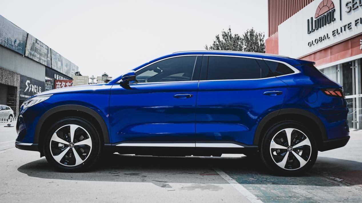 天津汽车贴膜比亚迪宋液态金属深蓝改色效果展示_搜狐汽车_搜狐网