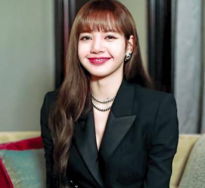 lisa的腿为何又细又直?