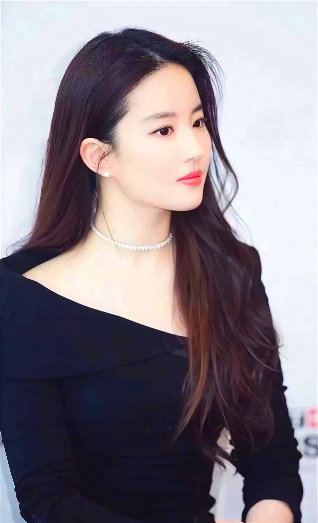 影视女演员,歌手刘亦菲夏季穿搭相片1-10_电影_花木兰_武汉市人