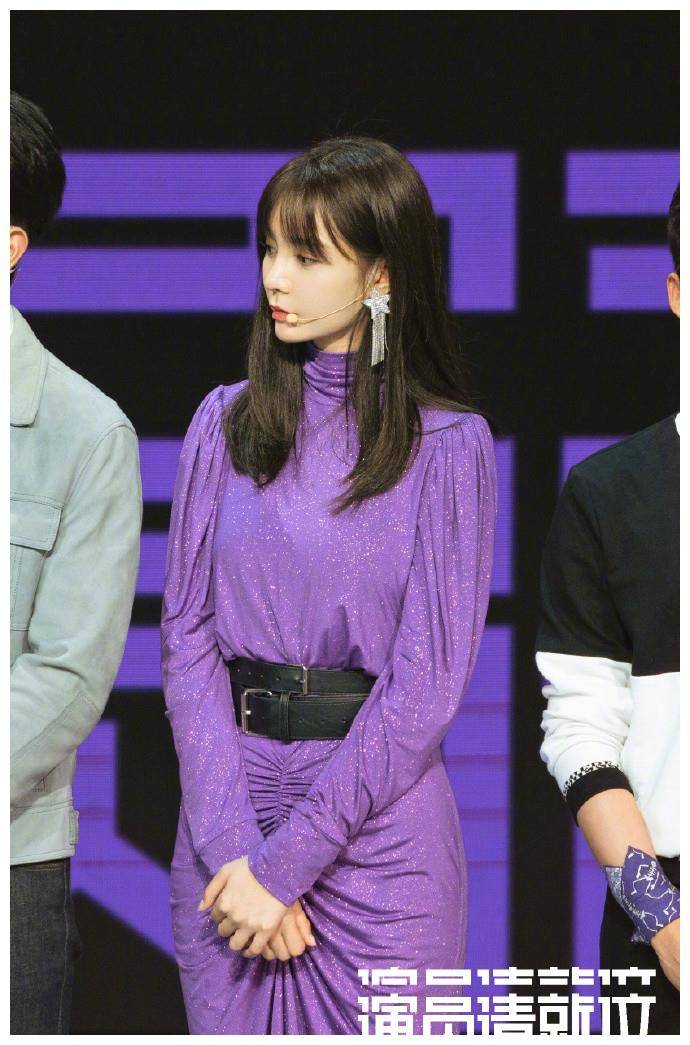 原创沈梦辰真有勇气扎两条腰带硬勒杨柳腰女星为了美确实很拼