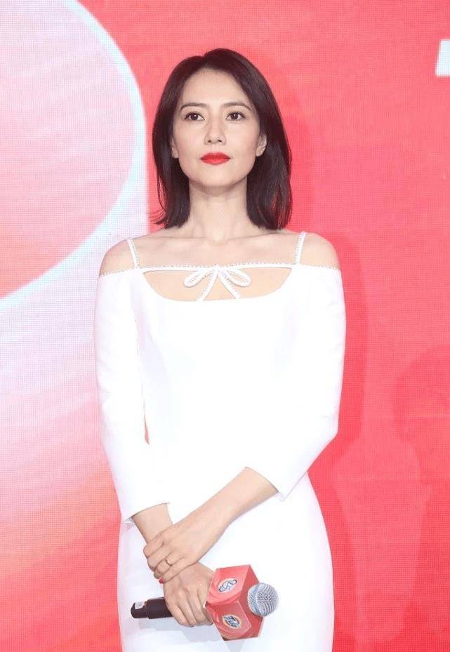 原创高圆圆的穿搭真养眼生娃后还能穿紧身连衣裙身材气质都太靓