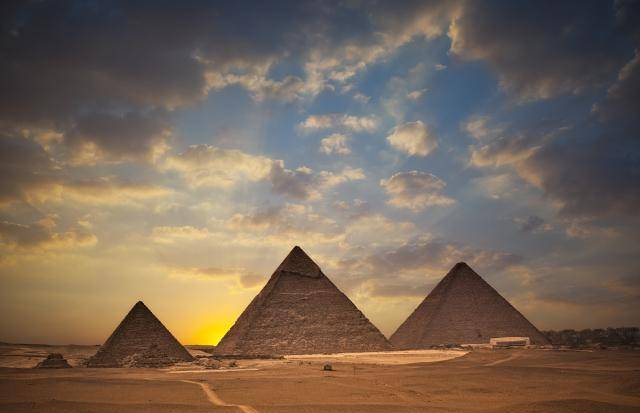 埃及人修金字塔时，其他文明正在做什么？
