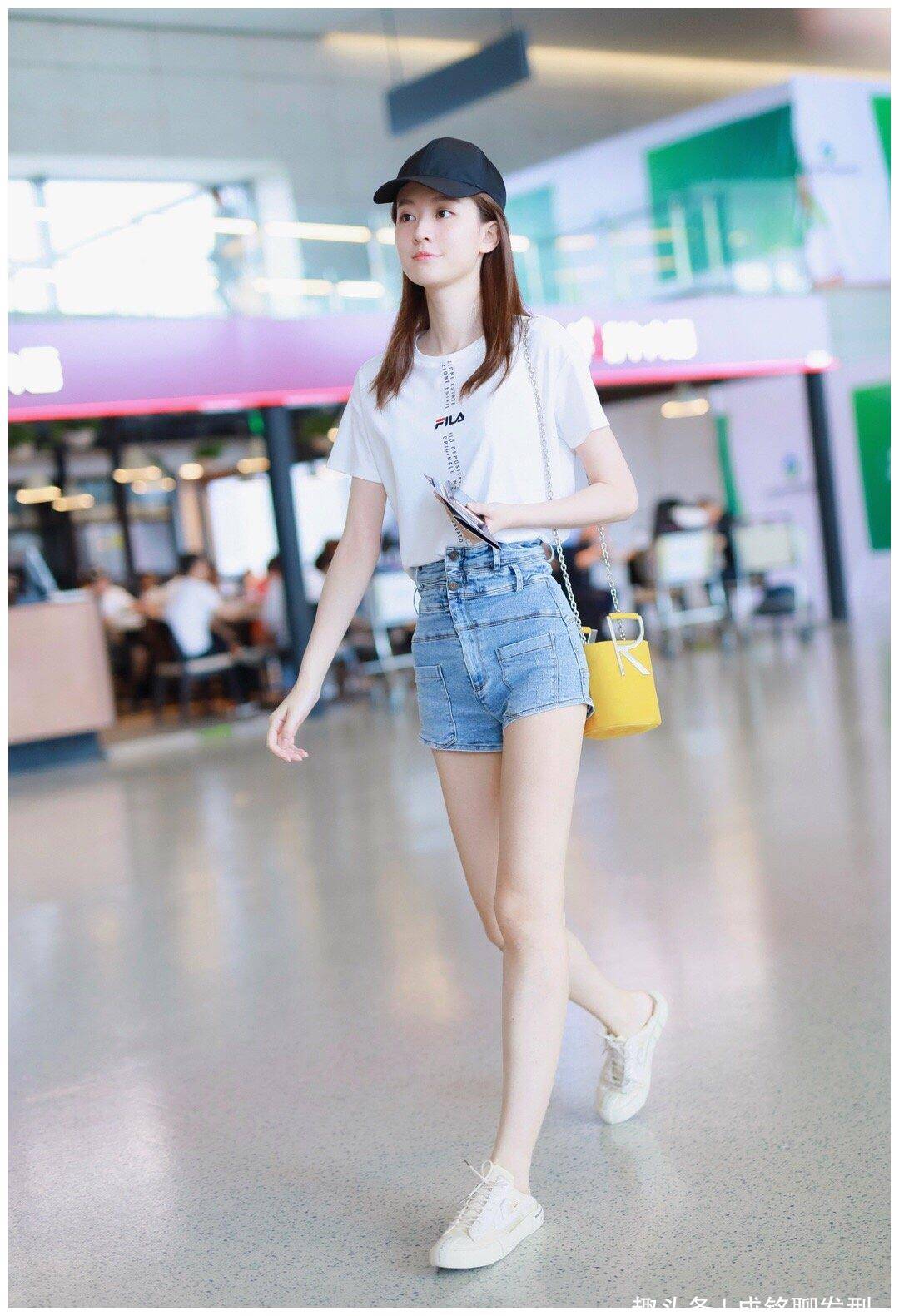 乔欣的不同发色穿搭,衬衫九分裤一体连衣裙,都能穿出不同感觉!