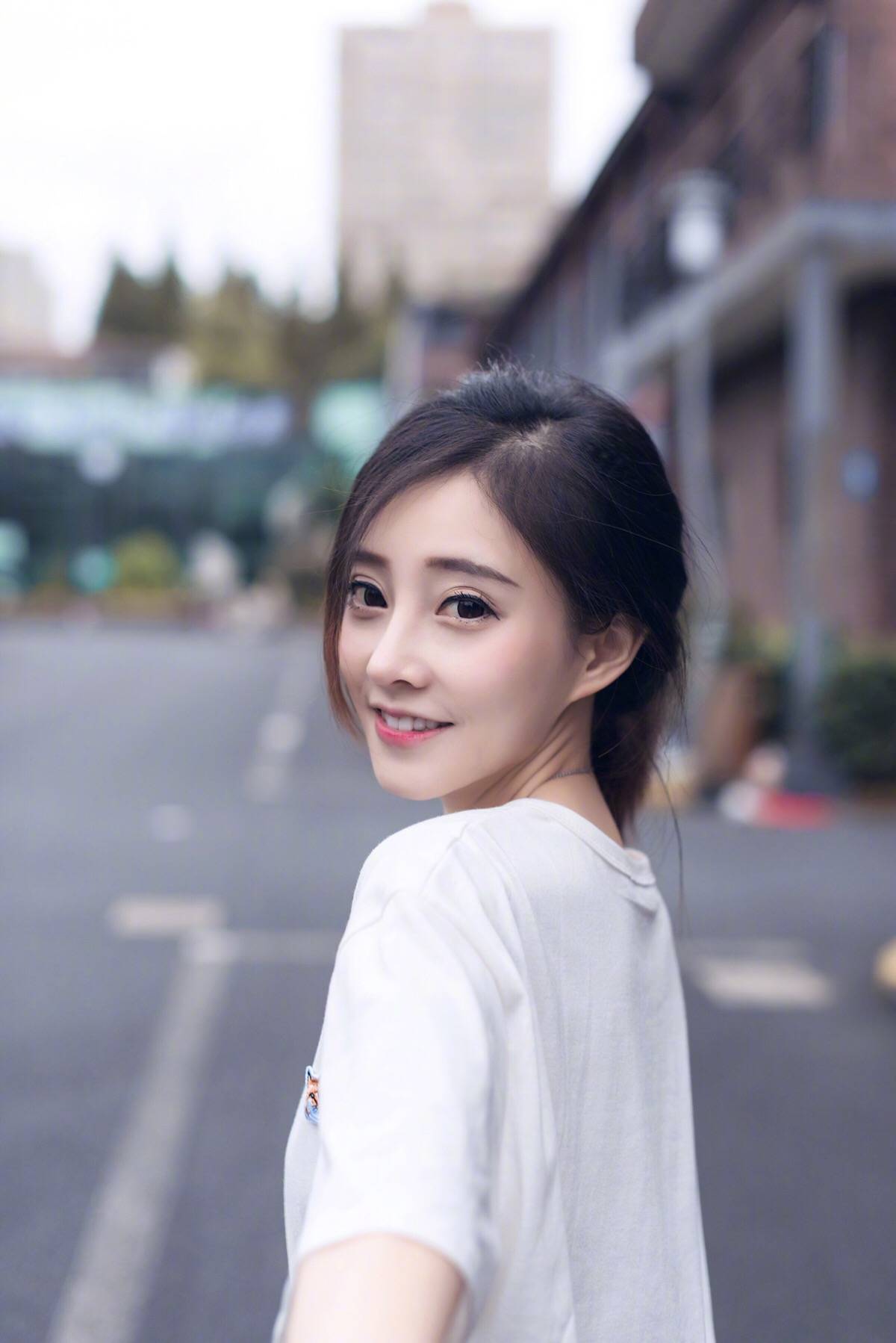 "斗鱼一姐"冯提莫,终究还是被时代抛弃了_游戏_直播_feng