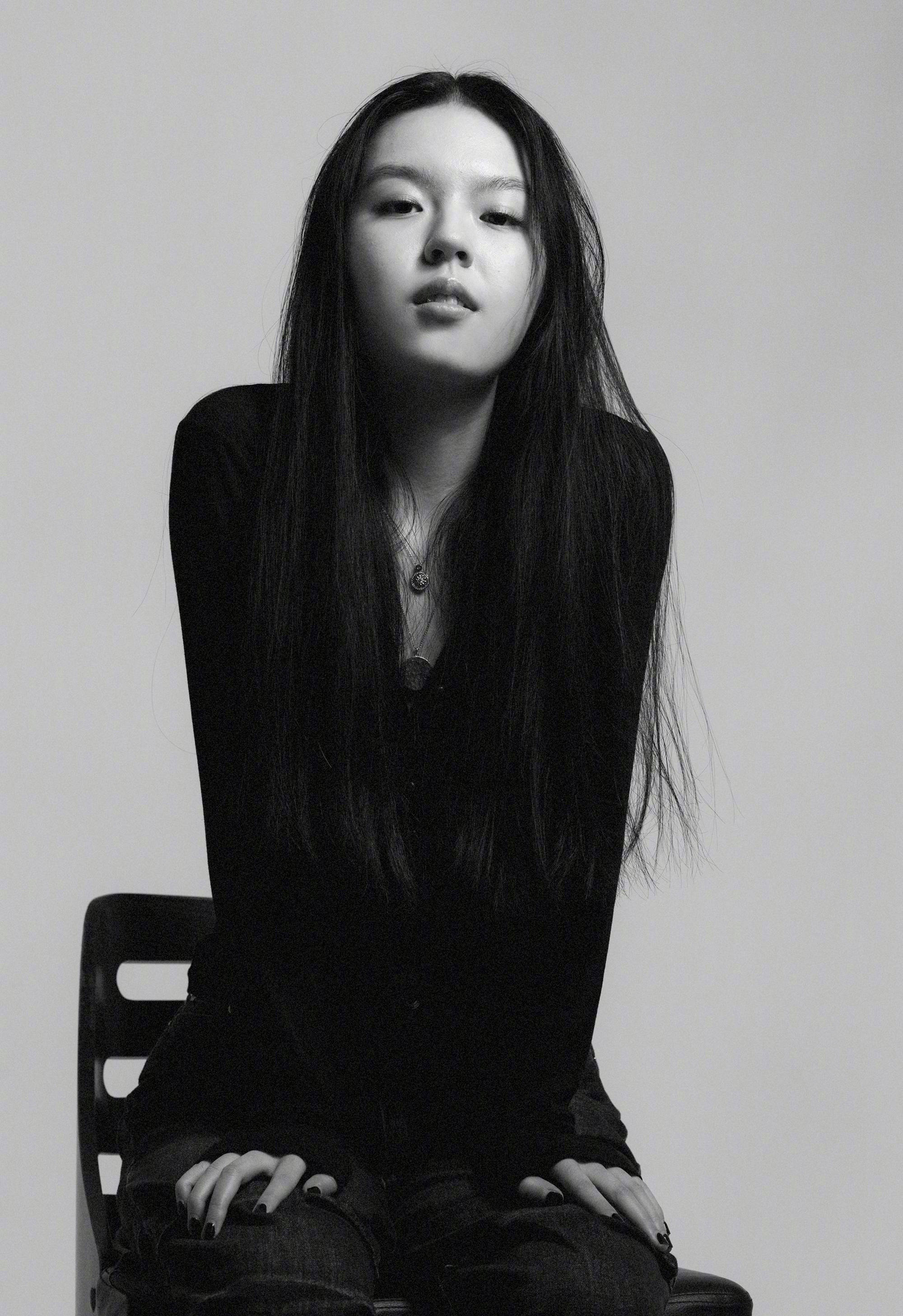 已故主持人李咏女儿最新写真和近况曝光 国外名校留学 颜值极高 法图麦 网友 小时候