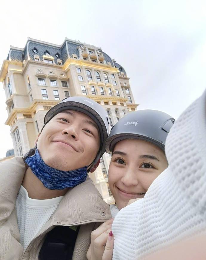 何超莲31岁生日男友窦骁卡点为她庆祝直接改口叫媳妇儿