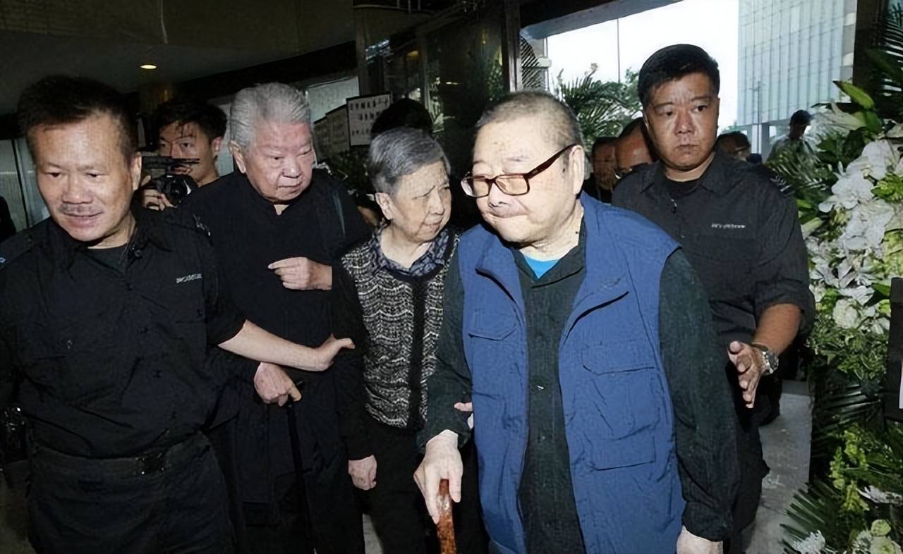 倪匡生前饱受皮肤癌折磨,拒绝手术及化疗看淡生死